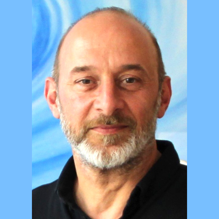 Ein Portraitfoto von Attila Meier.